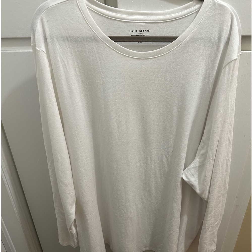 NWOT Lane Bryant long sleeve white Tshirt. Sz 30/32
